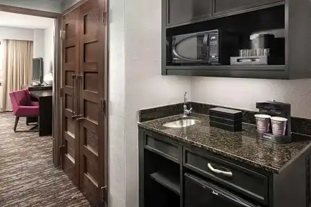 Embassy Suites by Hilton Crystal City National Airport - 71