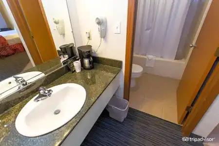 Seven Gables Inn - 37