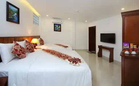 Threeway Riverside Villa - 4