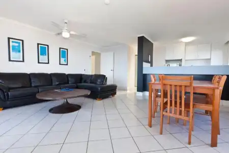 Surf Regency Apartments - 52