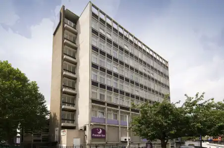 Premier Inn London Putney Bridge - 20
