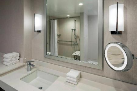 Sheraton Norfolk Waterside - 32