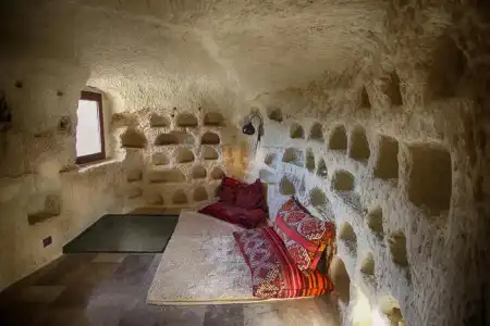 1811 Cave - 79