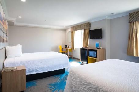 Days Inn by Wyndham Santa Monica - 53