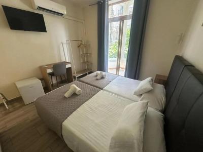 Hostal Balmes Centro - 18
