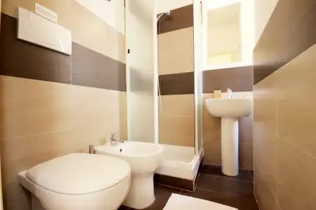 The Beehive Hostel - 8