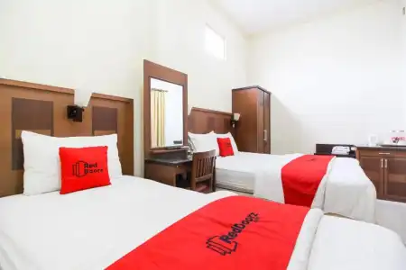 RedDoorz Plus @ Tegal Panggung - 16