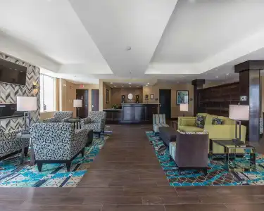 Comfort Inn & Suites Airport North - 1