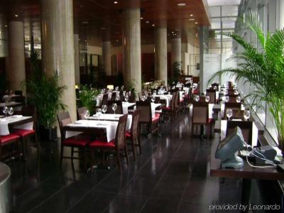 Embassy Suites Montréal by Hilton - 26