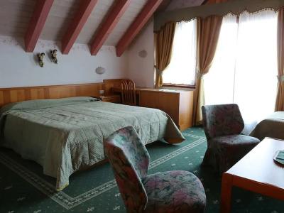 Belvedere & Paradise Club Center - 2