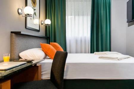 Malcom and Barret - 32