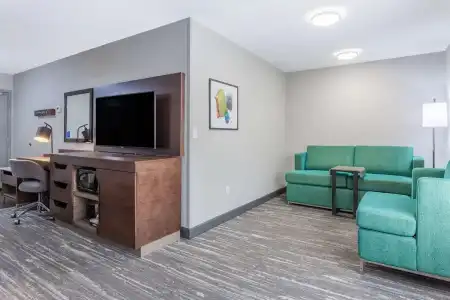 Hampton Inn Sioux Falls - 58