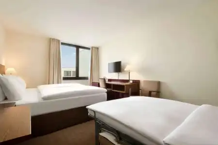 Ramada by Wyndham Nuernberg Parkhotel - 2