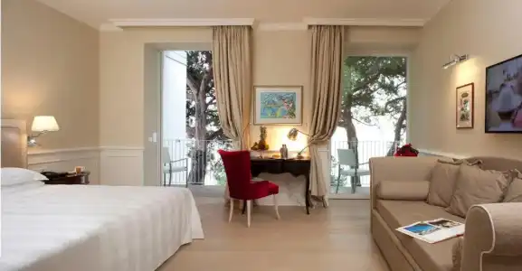 Riviera & Maximilians - 55