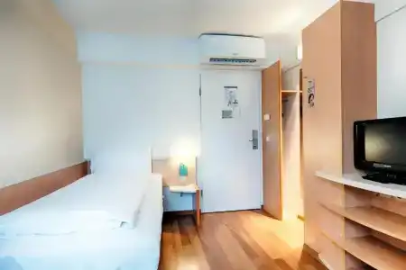 B&B Düsseldorf-Hbf - 58