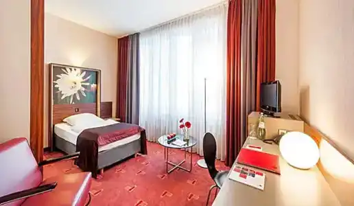 Premier Inn Köln City Mediapark - 37