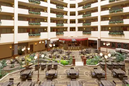 Embassy Suites Lincoln - 30