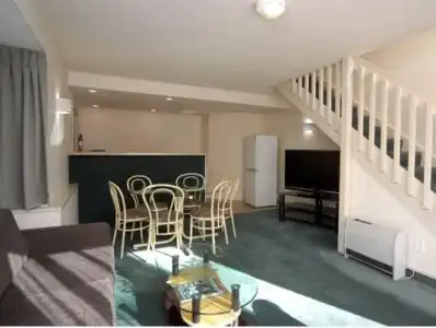 Fountain Court Motel - 9