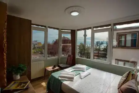 Sofia Corner - 120