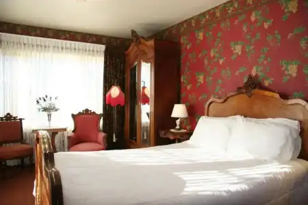 Martine Inn - 85