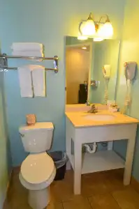 Bay Front Inn - 8