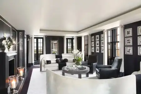 Grosvenor House Suites - 107