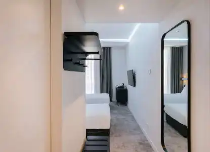 Golden Tulip Design - 18