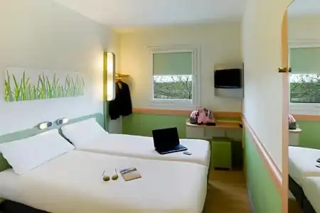 Ibis Budget - 24
