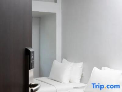 Nantra Silom - 54