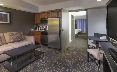 Holiday Inn & Suites Phoenix Airport North by IHG - 8