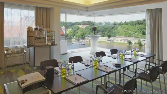 Fairmont Golden - 7