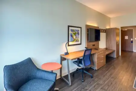 Holiday Inn Express & Suites Charlotte - South End by IHG - 84