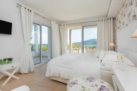 Mare Monte Small Boutique - 123