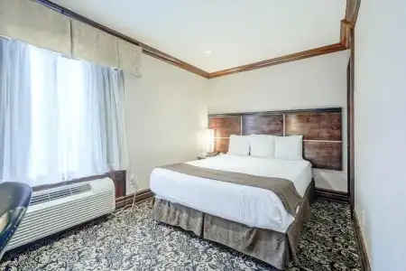 Woodbine and Suites - 31