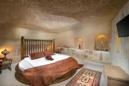 Romantic Cave - 131