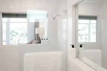 Hollywood Hills - 77