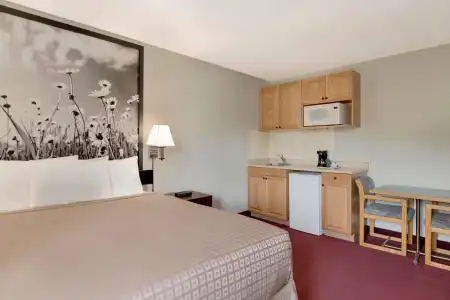 Quality Inn & Suites - 6