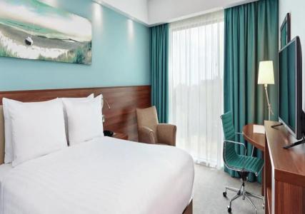 Hampton by Hilton - 4