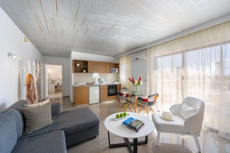 King Jason Paphos - Designed for Adults by Louiss - 18