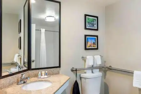 Spark by Hilton Atlanta Airport South College Park - 69