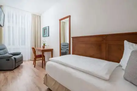 Best Western Plus Celebrity Suites - 83