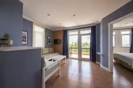 Lantana Aparts - 112