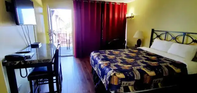 The Port-O-Call Inn & Suites - 13