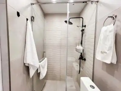 Motives Inn - 90