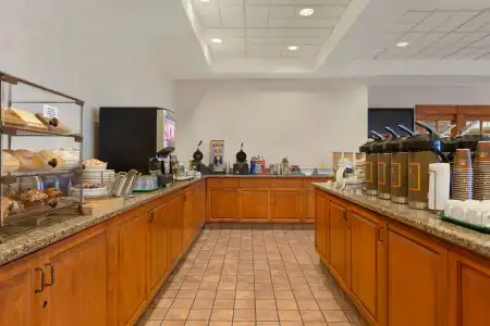 Country Inn & Suites by Radisson, Calgary-Northeast - 16