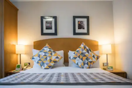 Holiday Inn Manchester West by IHG - 3