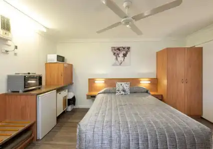Riviera on Ruthven Motel - 35