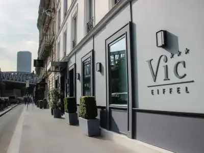 Vic Eiffel - 0