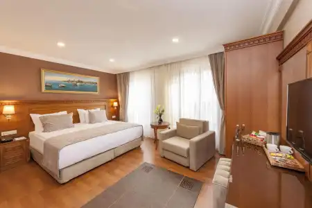 Royan Suites - 45