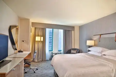 Sheraton Grand Chicago Riverwalk - 4